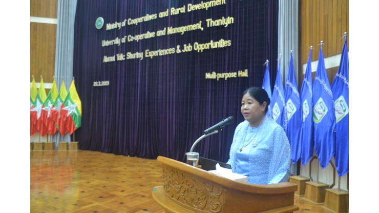 “Alumni Talk: Sharing Experiences & Job Opportunities” ဟောပြောပွဲကျင်းပခြင်း